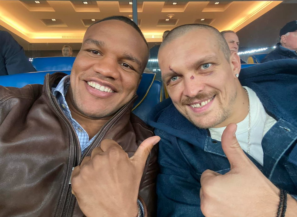 Żan Bełeniuk i Ołeksandr Usyk, zawodowy mistrz świata wagi ciężkiej w boksie