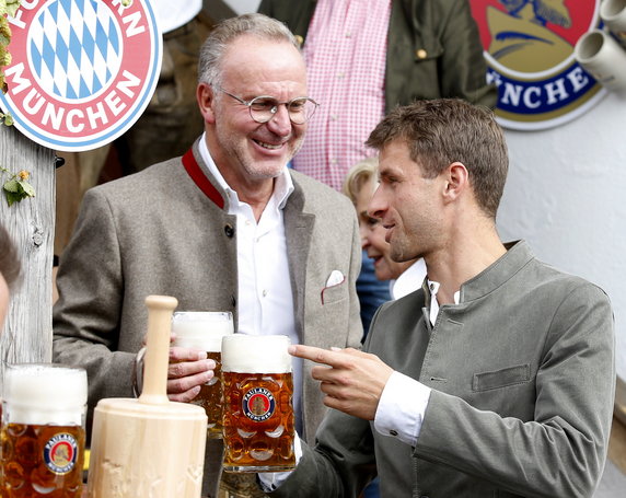 epa07900768 - GERMANY SOCCER BAYERN MUNICH OKTOBERFEST (FC Bayern Munich attends Oktoberfest)