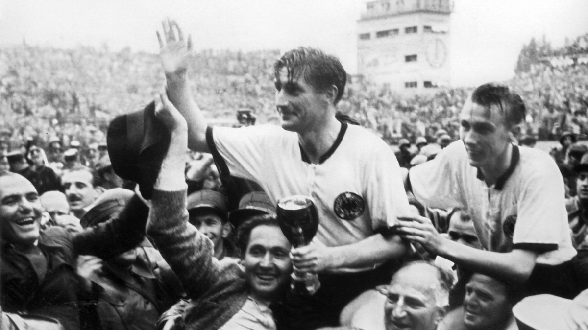 Fritz Walter po zdobyciu mistrzostwa świata (lipiec 1954)