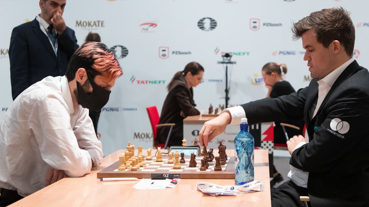 Baadur Dżobawa podczas partii z Magnusem Carlsenem na mistrzostwach świata w szachach szybkich i błyskawicznych (Warszawa, 2021 r.)