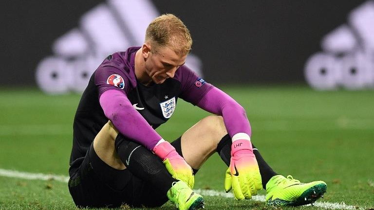 England's goalkeeper Joe Hart reacts after England lost 1-2 to Iceland in the Euro 2016 round of 16 football match between England and Iceland at the Allianz Riviera stadium in Nice on June 27, 2016. / AFP PHOTO / PAUL ELLIS