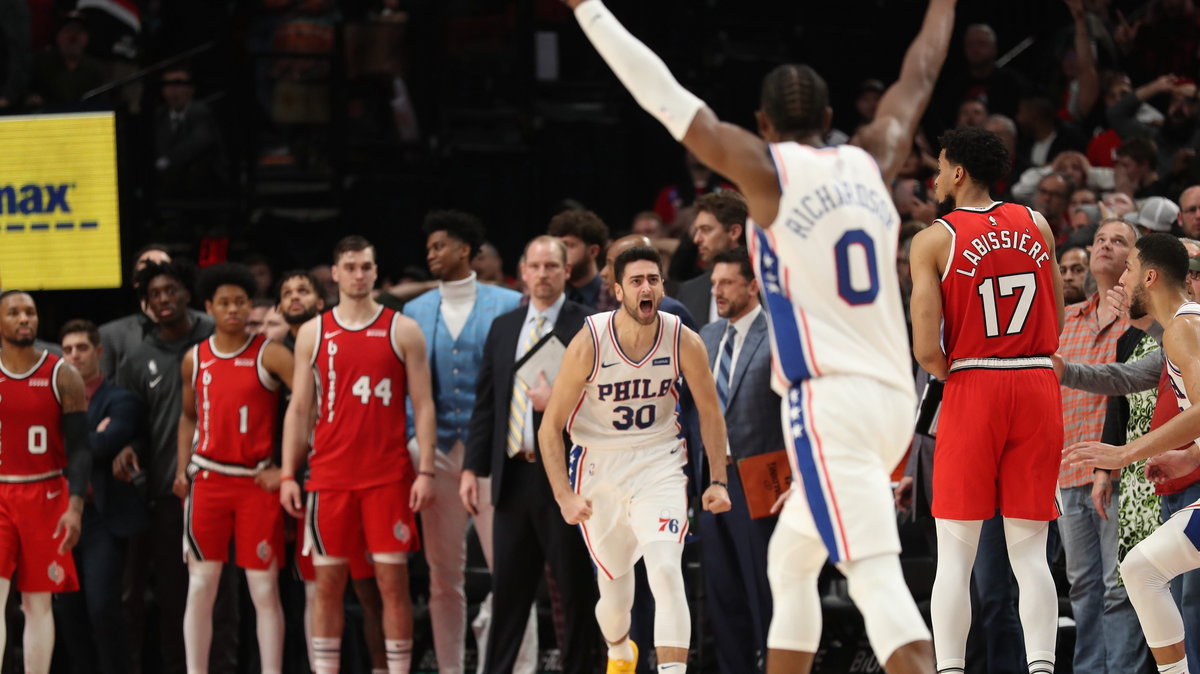 Radość koszykarzy Philadelphia 76ers po rzucie na wagę zwycięstwa