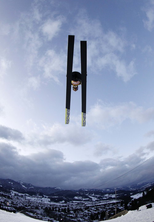 Germany, OBERSTDORF, 2011-12-29T160441Z_01_KAI08_RTRIDSP_3_SKI-JUMPING-HILLS.jpg