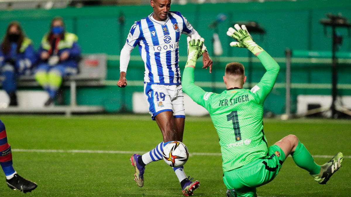 Marc-Andre ter Stegen broni strzał Alexandra Isaka