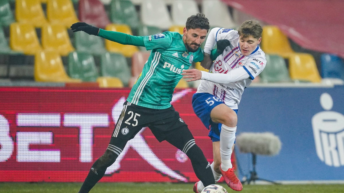 Filip Mladenović (Legia Warszawa) i Maksymilian Sitek (Podbeskidzie Bielsko-Biała)