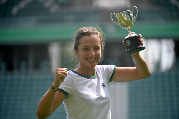 Iga Świątek w 2018 r. wygrała juniorski turniej Wimbledonu