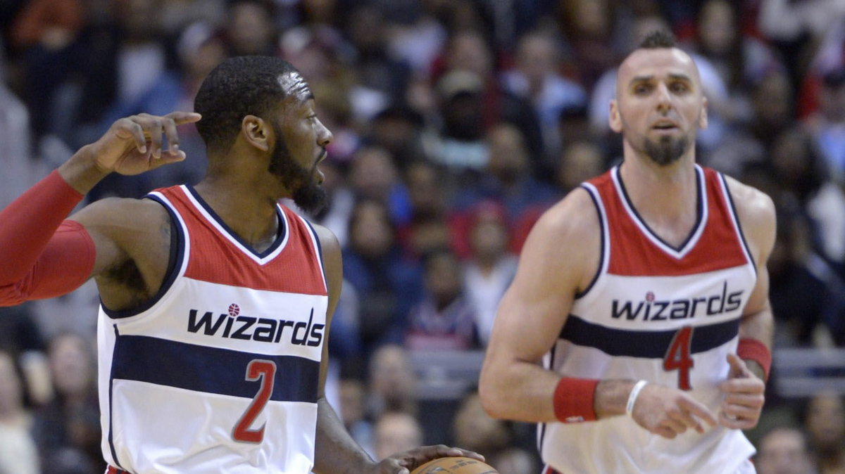 John Wall (L) i  Marcin Gortat (P)