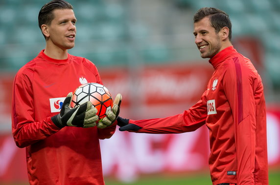 PIŁKA NOŻNA REPREZENTACJA POLSKI TRENING ( Grzegorz Krychowiak Wojciech Szczęsny)