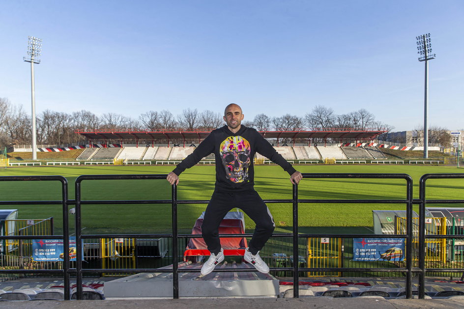 Adrian Mierzejewski z klubu przy Konwiktorskiej wypłynął na szerokie wody azjatyckiego i australijskiego futbolu.