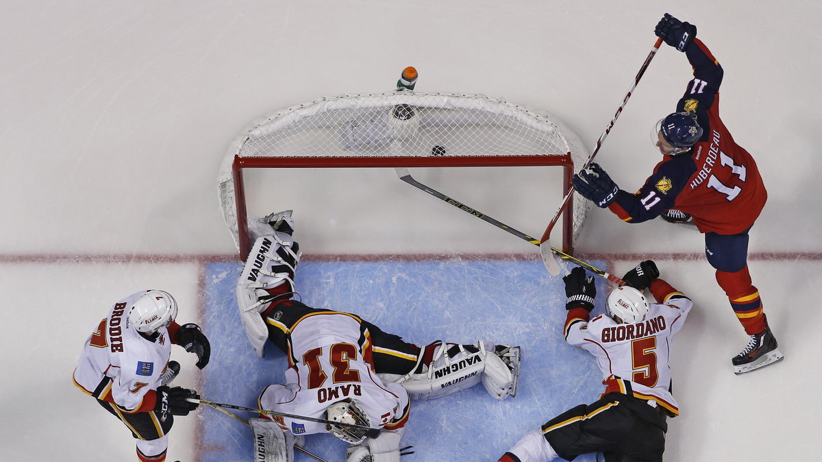 Jaromir Jagr (Florida Panthers) zdobył bramkę na wagę zwycięstwa 4:3 nad Calgary Flames.