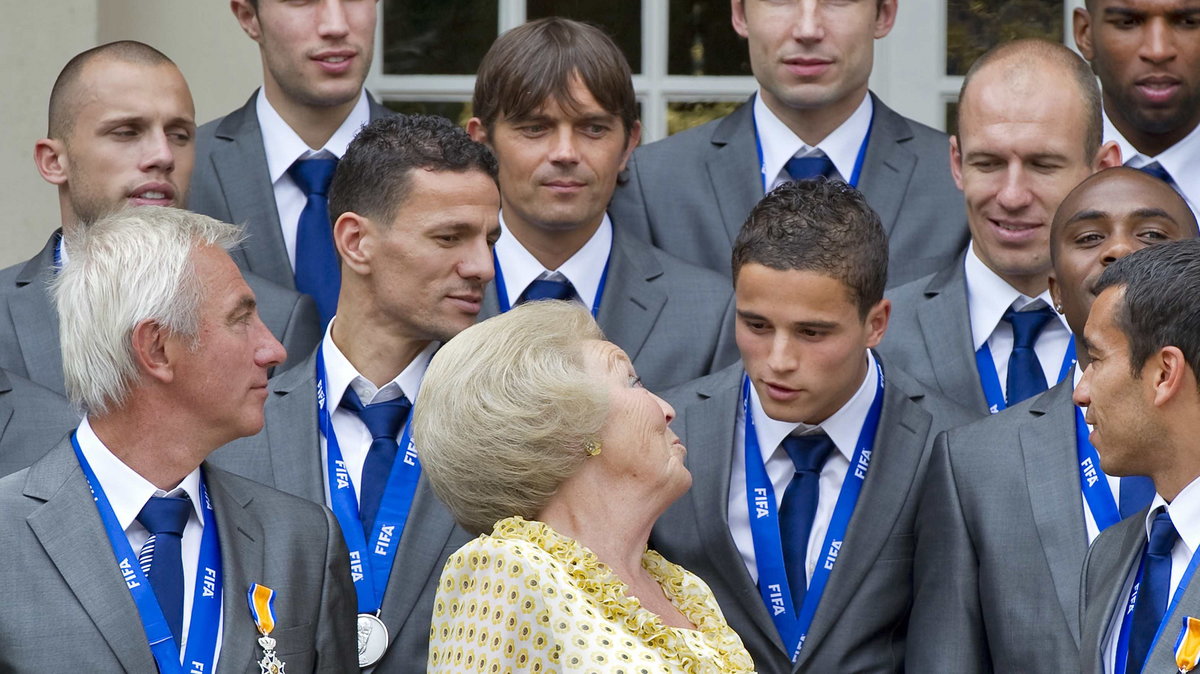 Królowa Beatrix i holenderscy piłkarze