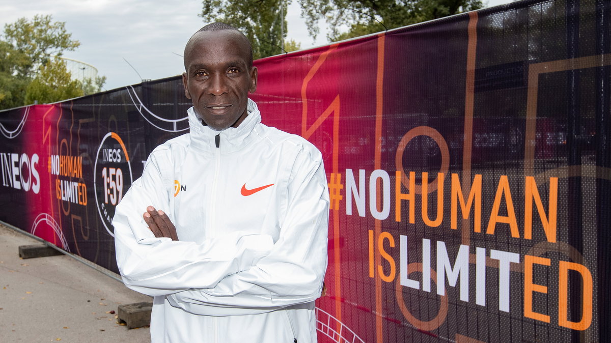 W 2018 w Berlinie Eliud Kipchoge ustanowił rekord świata – 2:01:39. W ubiegłym roku w Wiedniu dystans maratonu przebiegł jeszcze szybciej – 1:59:40