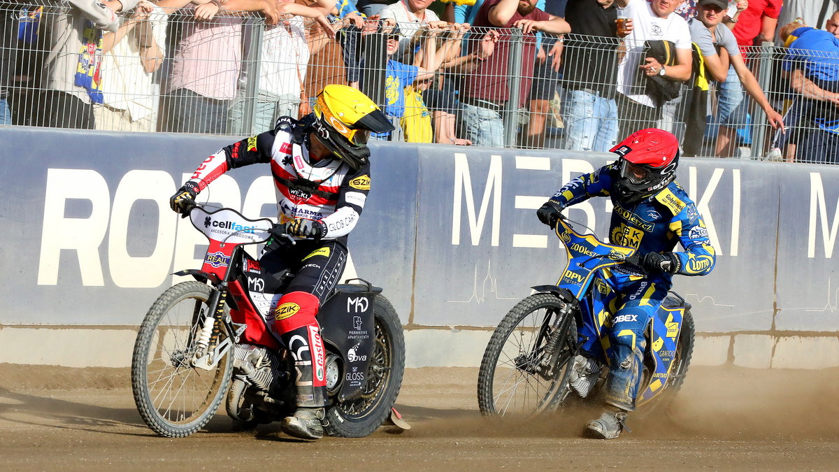 Denis Zieliński (żółty kask) i Gleb Czugunow (czerwony kask)