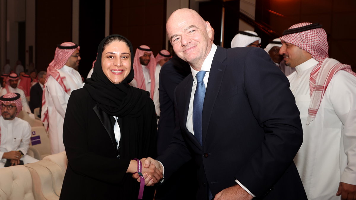 Gianni Infantino z minister sportu Arabii Saudyjskiej Adwą Al-Arifią 