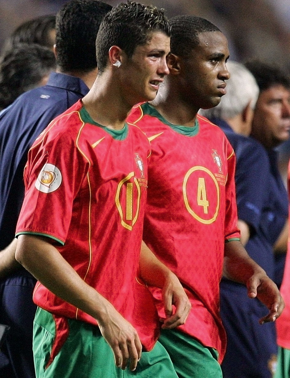 Cristiano Ronaldo i Jorge Andrade po przegranym finale 