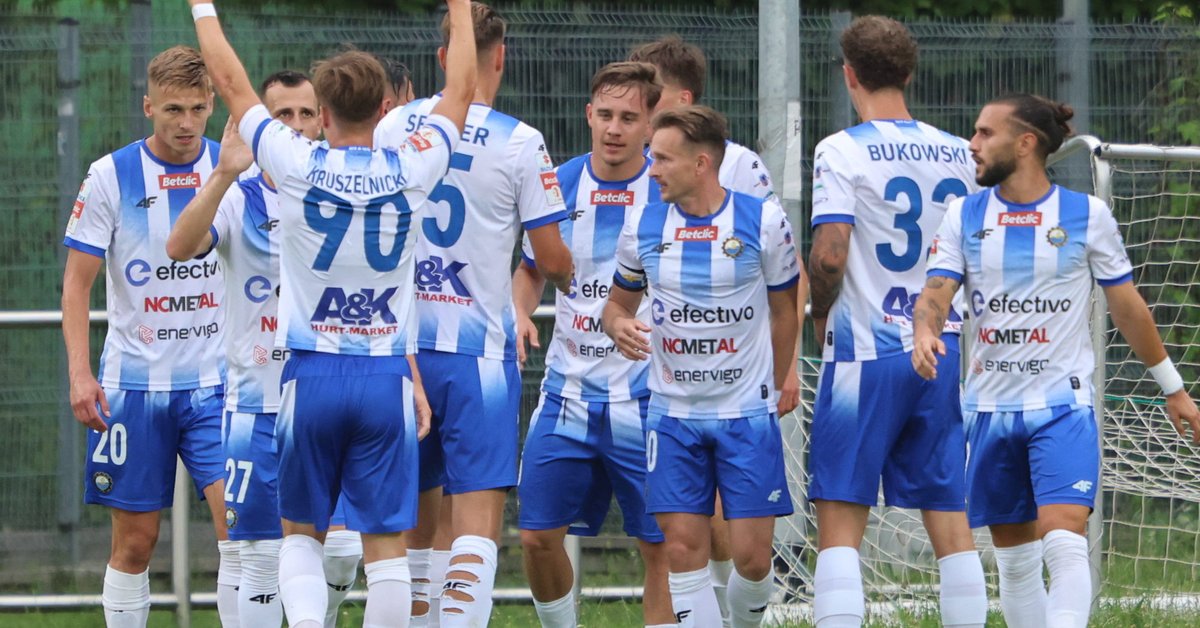 Dziewięć bramek na start kolejki! Szaleństwo w Pruszkowie. Gol za golem