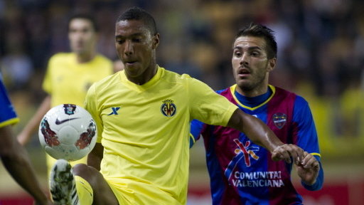 Jonathan de Guzman (L)