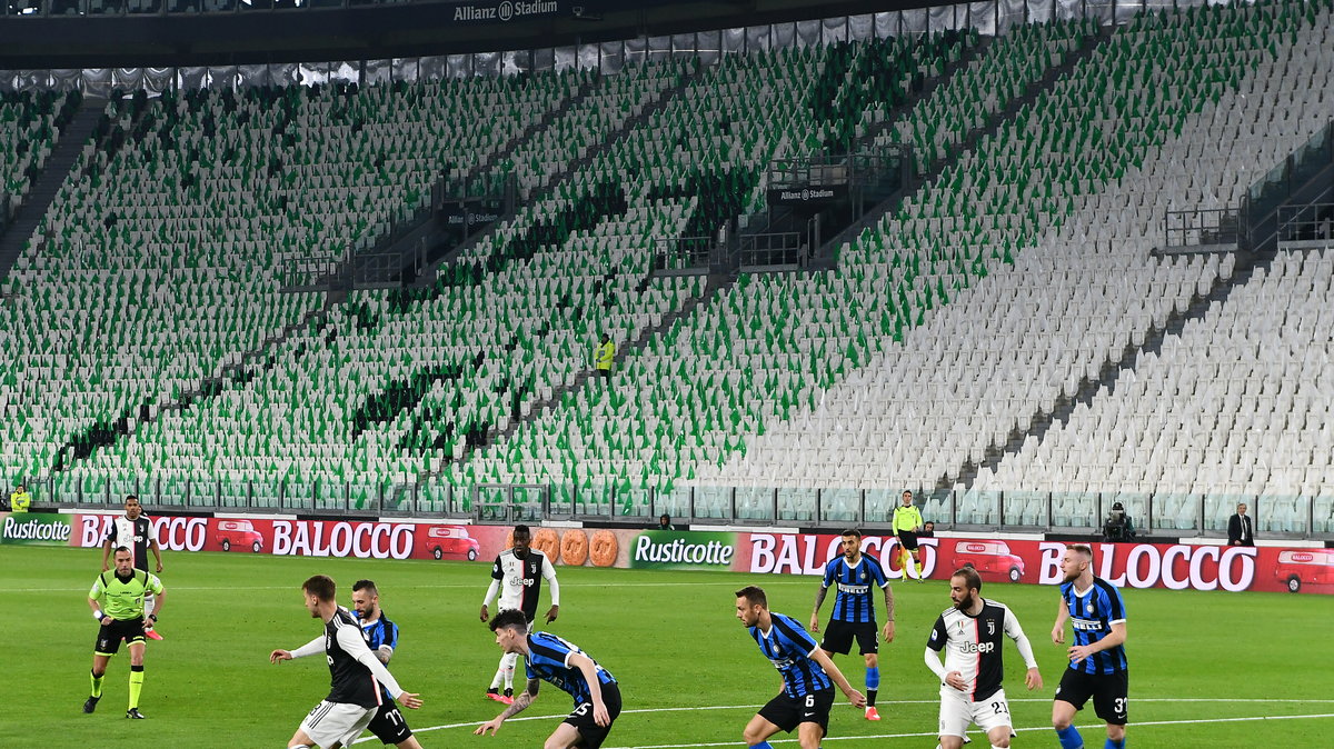 Puste trybuny stadionuv - taki widok będziemy oglądać przez koronawirusa