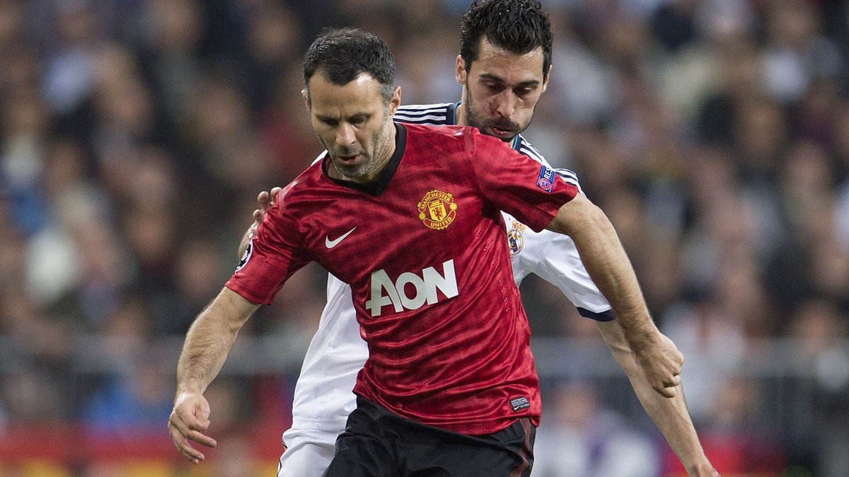 Ryan Giggs (front)