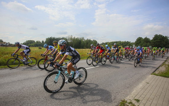 NIWY DALESZYCKIE TOUR DE POLOGNE  (kolarze na trasie)