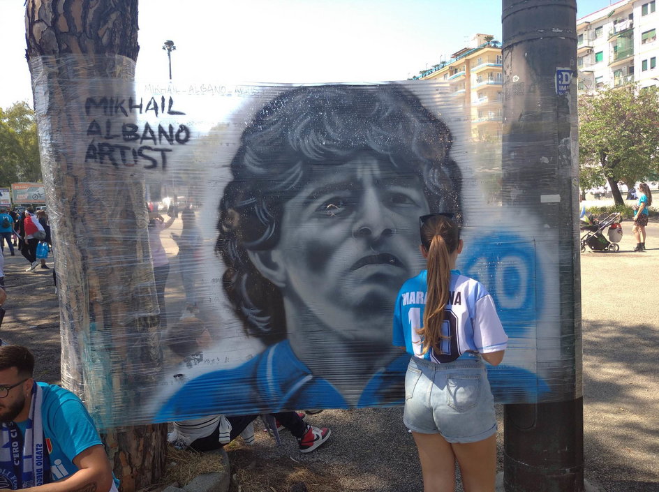 Takie malowidło można znaleźć tuż pod Stadio Diego Armando Maradona