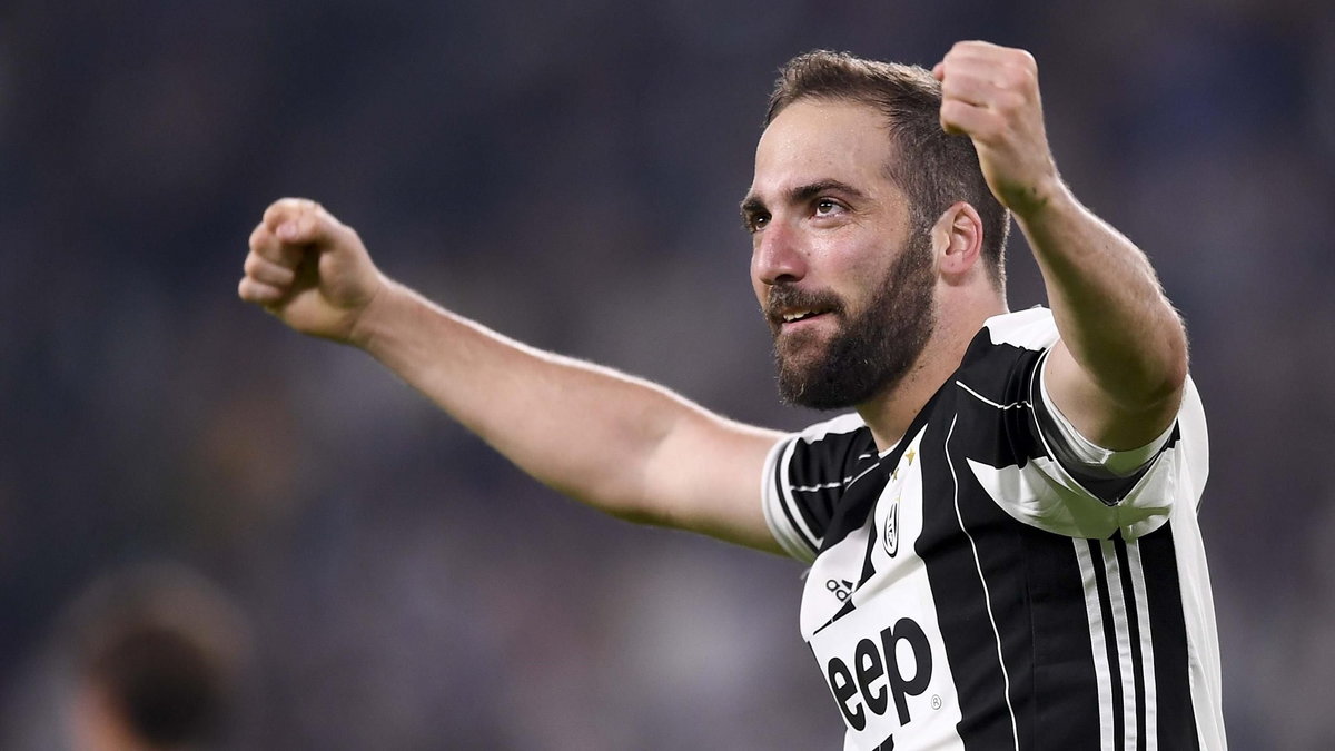 Niezawody Higuain ratuje Juve przed porażką w derbach