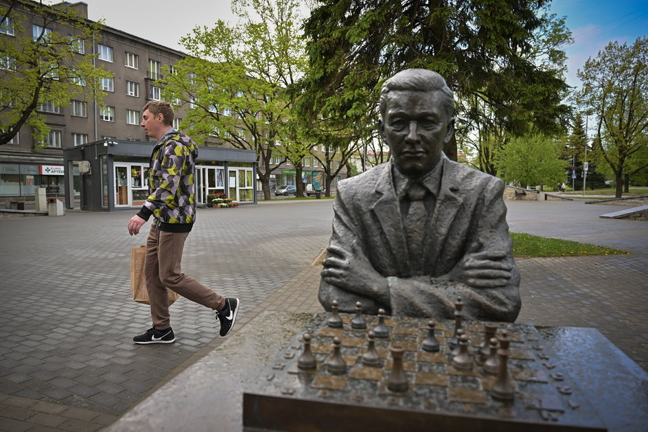 Pomnik Paula Keresa w Narwi
