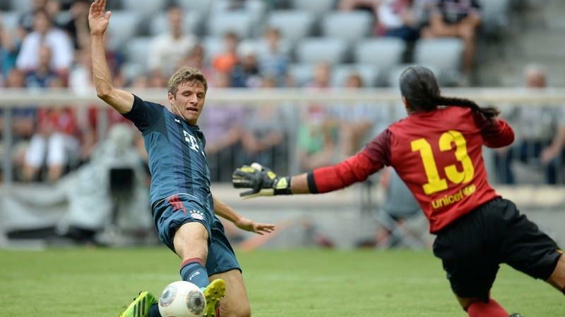 Thomas Mueller kontra Jose Manuel Pinto