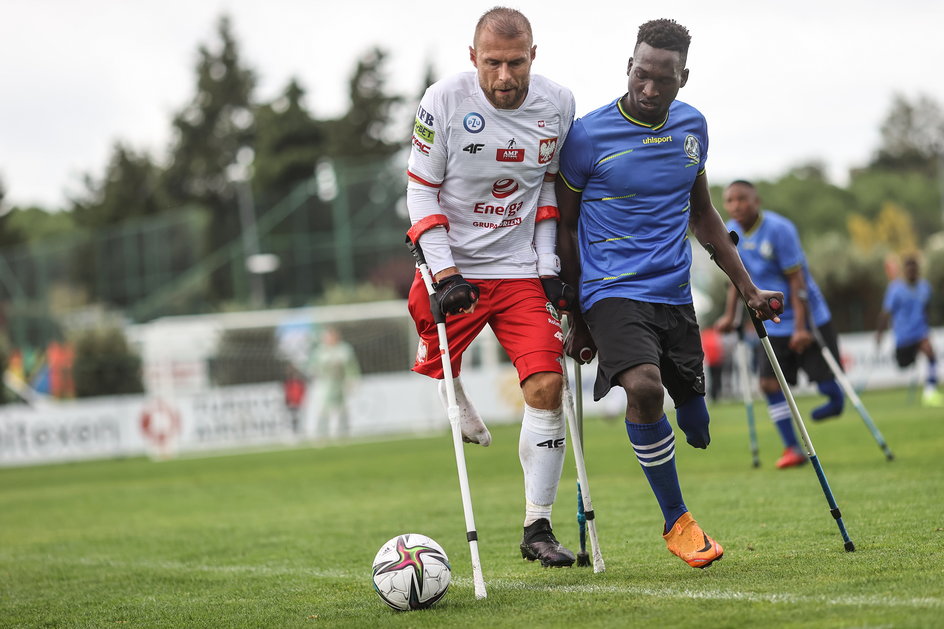 Kamil Rosiek (Polska) i Alfan Kiyanga (Tanzania)