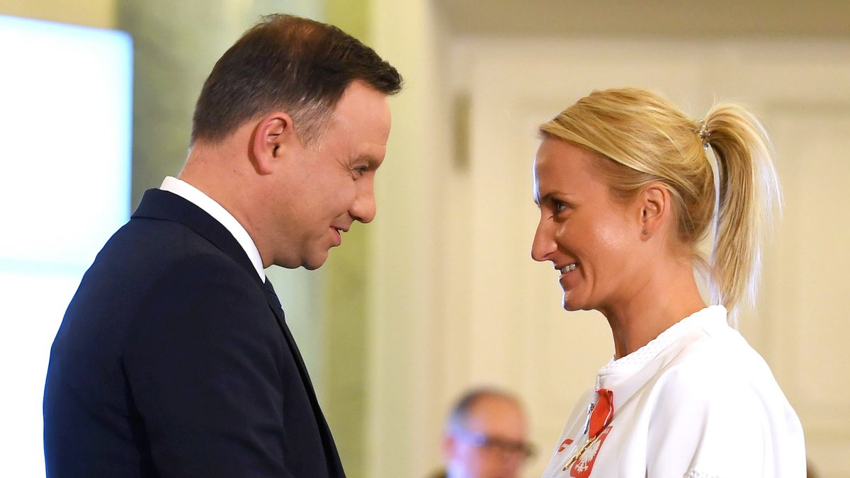 WARSZAWA ODZNACZENIA PAŃSTWOWE DLA SPORTOWCÓW (Prezydent Andrzej Duda Natalia Madaj)