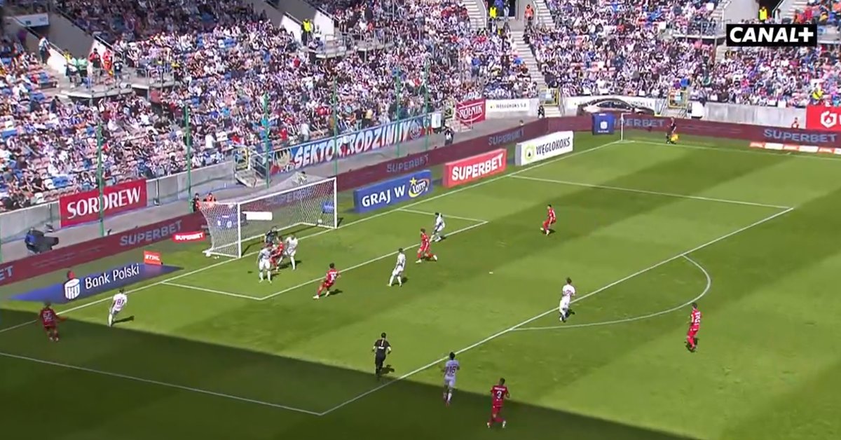 Jedna decyzja mogła wszystko odmienić. Obejrzały to tłumy kibiców [SKRÓT]