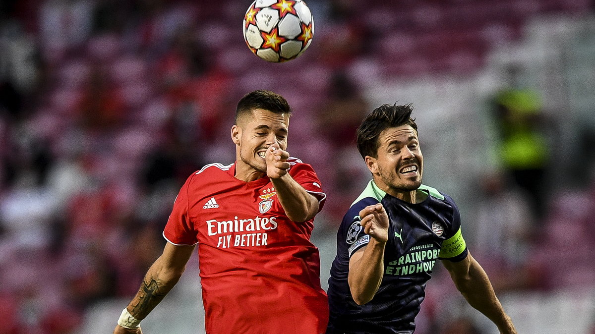 Julian Weigl (Benfica Lizbona) oraz Marco van Ginkel (PSV Eindhoven)