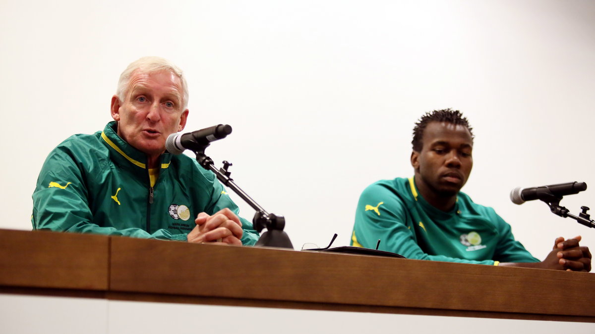 Gordon Igesund (L) i Bongani Khumalo (P)