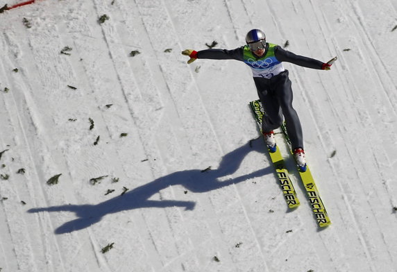 2010-02-20T212806Z_01_OLYIM146_RTRIDSP_3_OLYMPICS-SKI-JUMPING.jpg