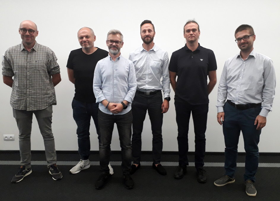 Zarząd Związku Organizatorów Sportu Masowego (od lewej stoją): Szymon Syrzistie, Marek Tronina, Grzegorz Kuczyński, Marek Łagódka, Marcin Florek oraz Michał Drelich.