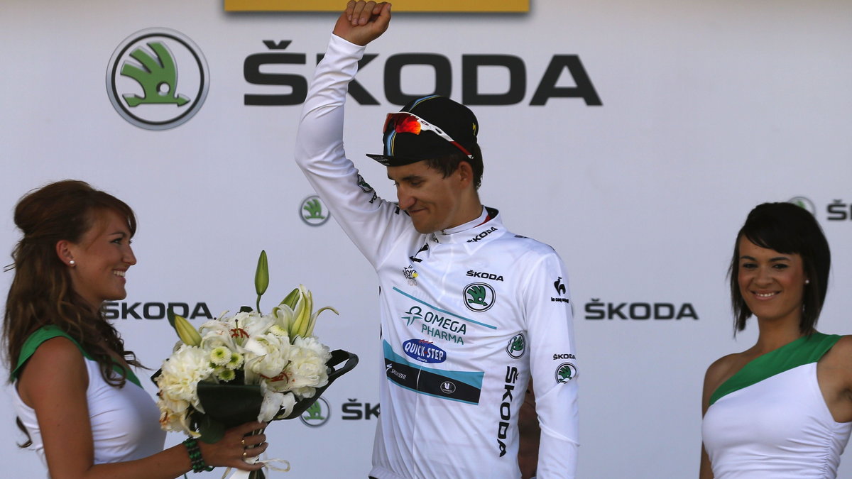 Michał Kwiatkowski w białej koszulce lidera klasyfikacji młodzieżowej Tour de France