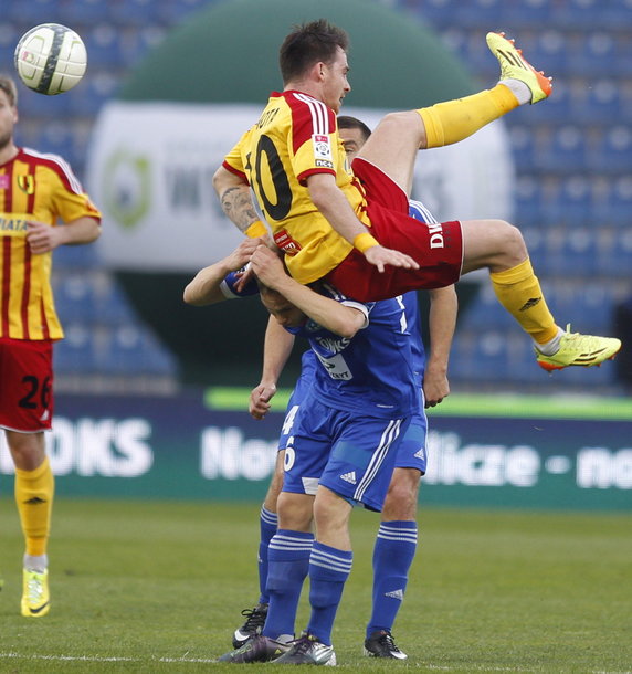 PIŁKA NOŻNA LIGA POLSKA RUCH CHORZÓW KORONA KIELCE (Bartłomiej Babiarz Michal Janota )