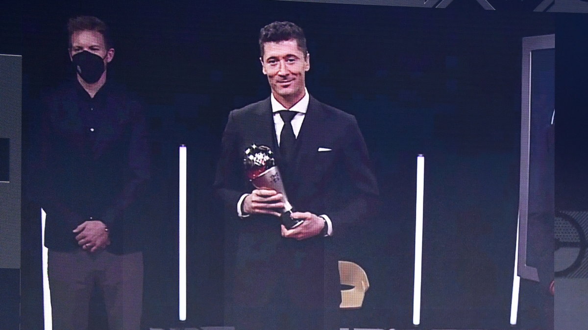 Robert Lewandowski z nagrodą FIFA The Best dla najlepszego piłkarza 2021 r.