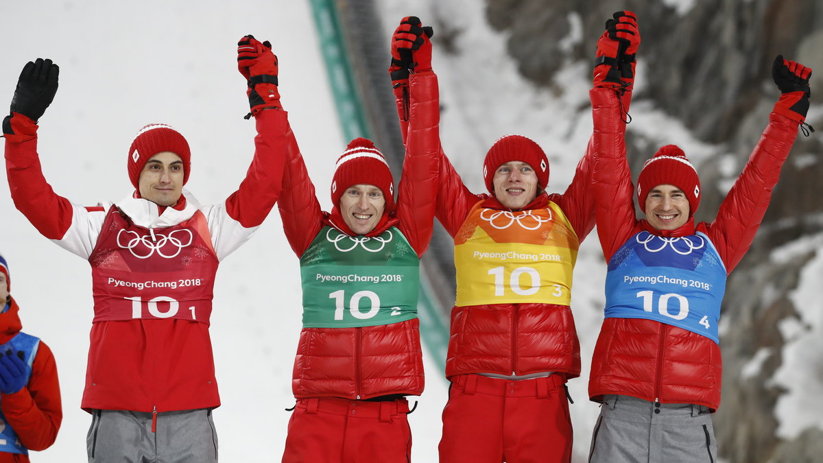 Polscy skoczkowie na podium konkursu drużynowego