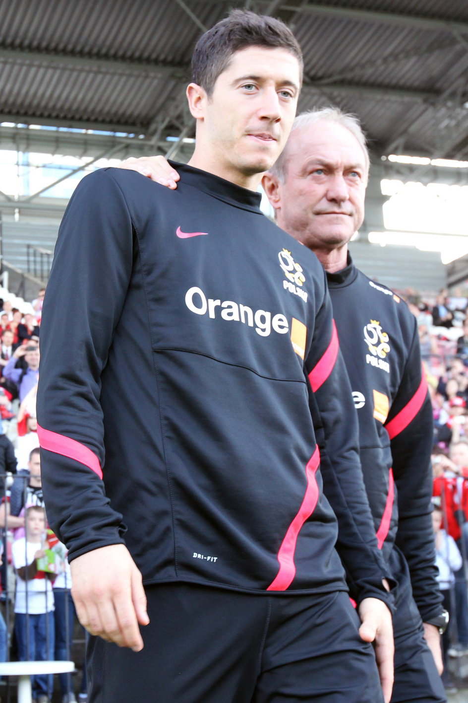 Robert Lewandowski (z lewej) i Franciszek Smuda podczas otwartego treningu reprezentacji Polski (czerwiec 2012 r.).