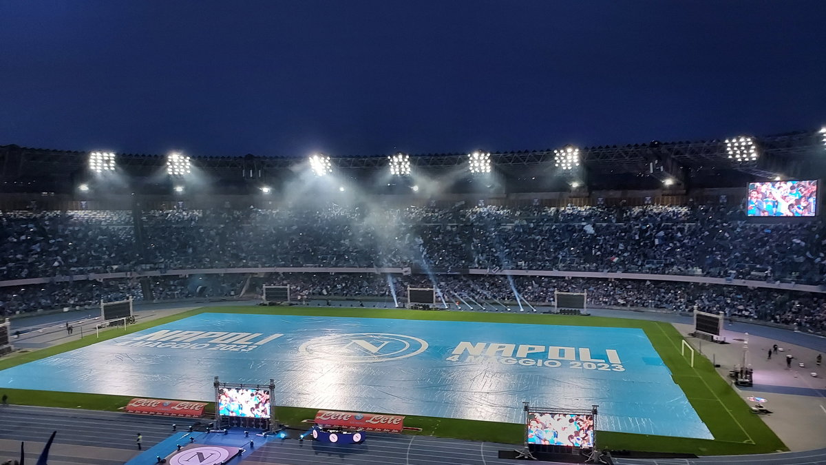 Kibice wypełnili po brzegi stadion w Neapolu