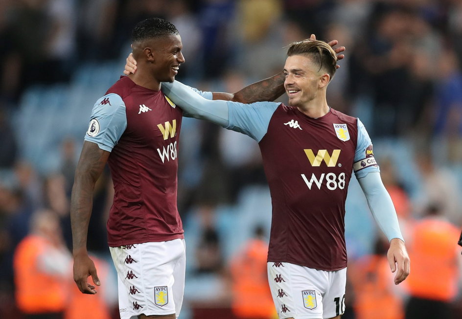 Jack Grealish (z prawej) przerwał jedną z najdziwniejszych serii w Premier League i po 20 porażkach z rzędu w elicie mógł cieszyć się w końcu ze zwycięstwa