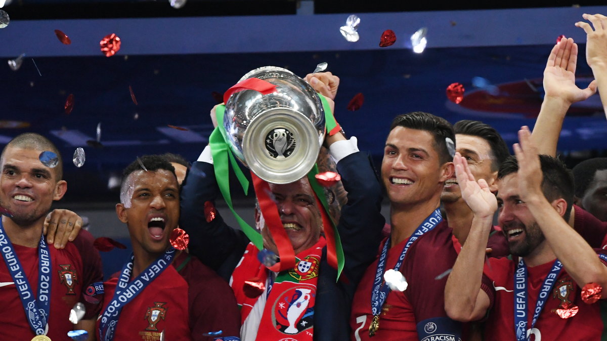 Radość piłkarzy reprezentacji Portugalii po zdobyciu mistrzostwa Europy w 2016 roku