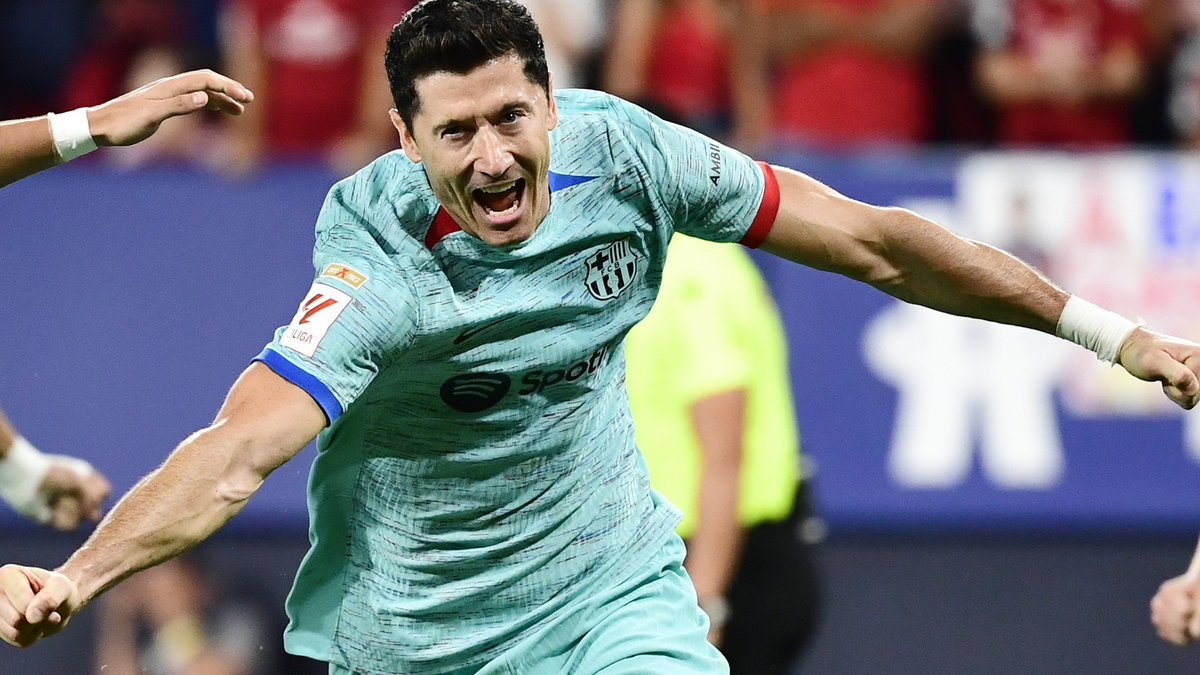 Robert Lewandowski świętujący bramkę przeciwko Osasunie