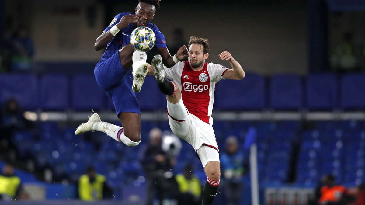 Tammy Abraham (Chelsea Londyn) i Daley Blind (Ajax Amsterdam)