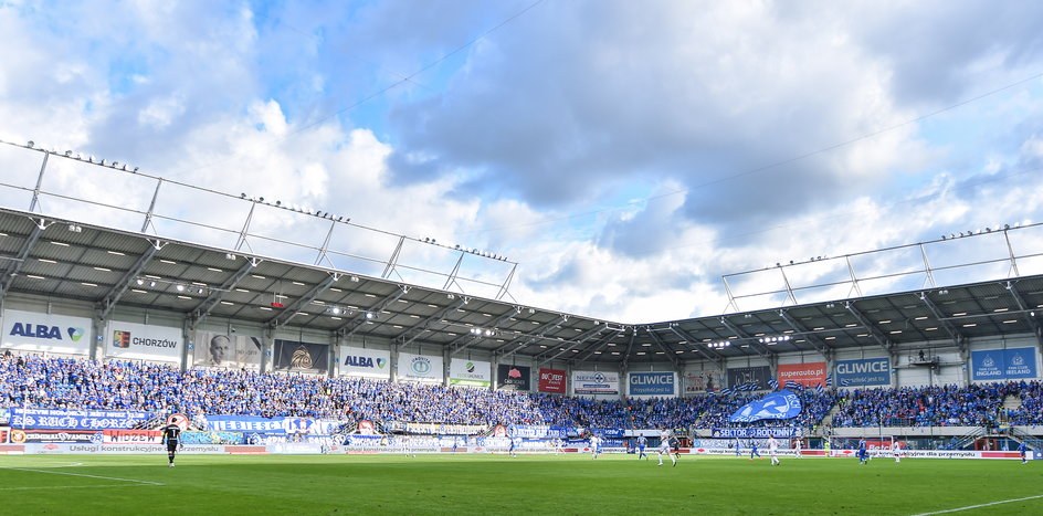 Po niecałym roku gry w Gliwicach, Ruch Chorzów przenosi się na Stadion Śląski