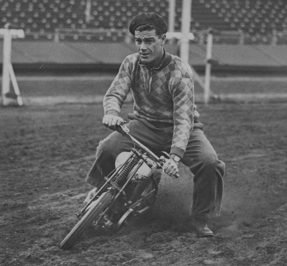 Lionel van Praag na stadionie Wembley w kwietniu 1932 r.