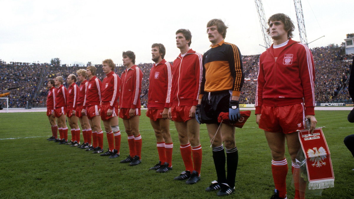 (l-r) Wlodzimierz Smolarek , Jan Jalocha , Grzegorz Lato , Waldemar Matysik , Andrzej Szarmach , Zbigniew Boniek , Pawel Janas ,, Stefan Majewski , Wladyslaw Zmuda , Jozef Mlynarczyk and Marek Dziuba