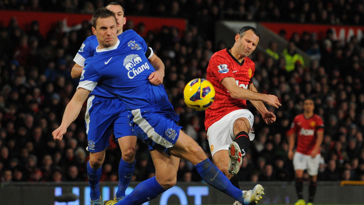 Phil Jagielka (L)