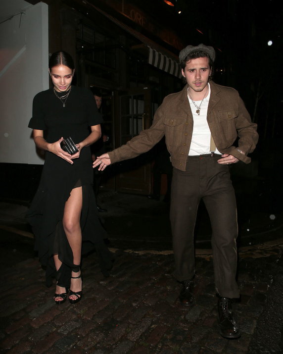 Brooklyn Beckham i Hana Cross